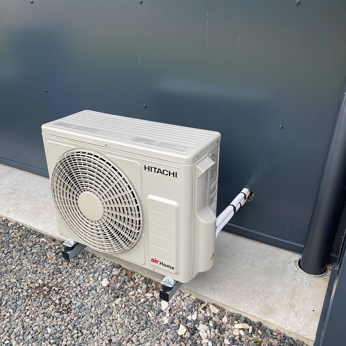 installation-climatisation-groupe-exterieur-hitachi